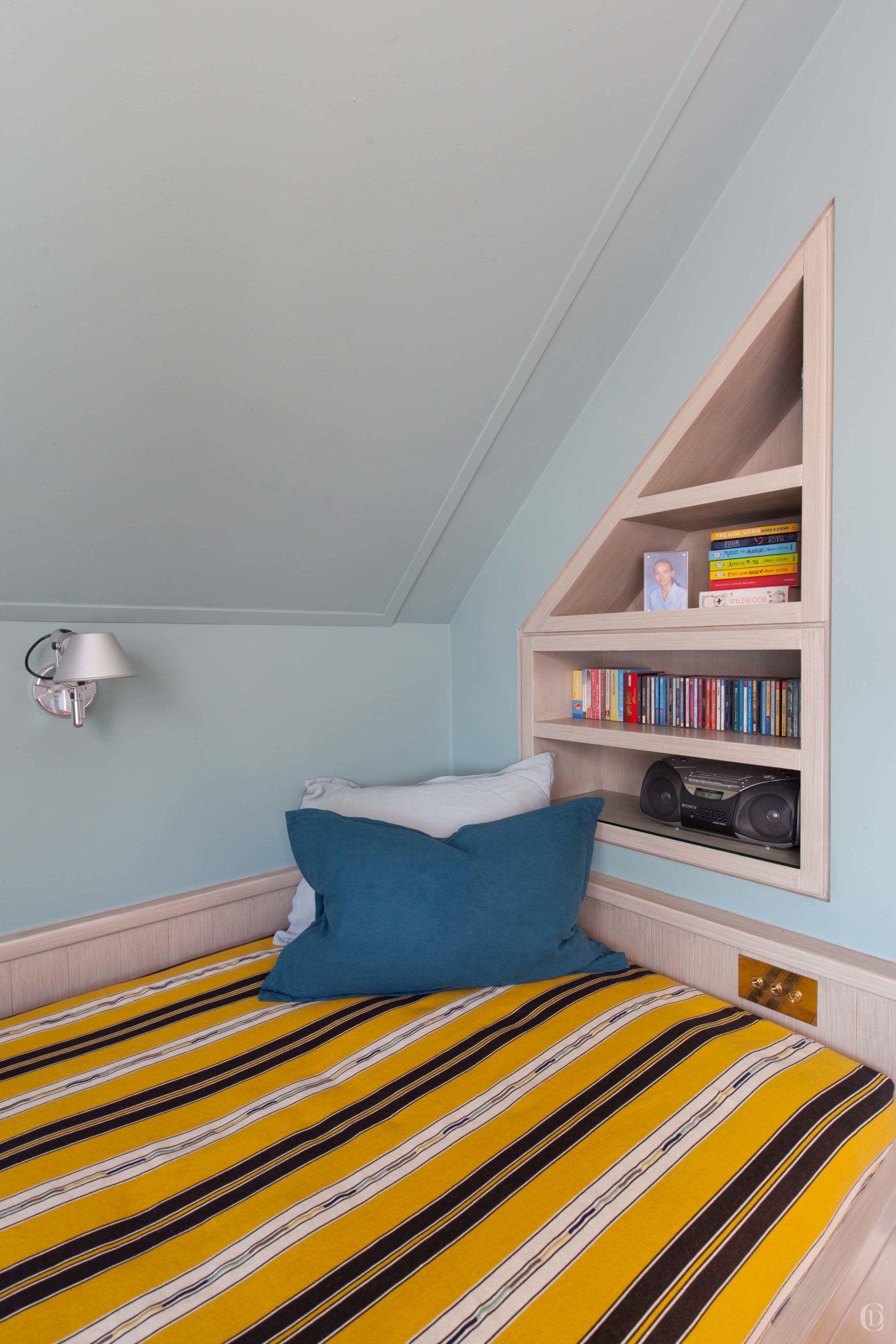 Childrens Bedroom Design | Bedside table | bespoke joinery