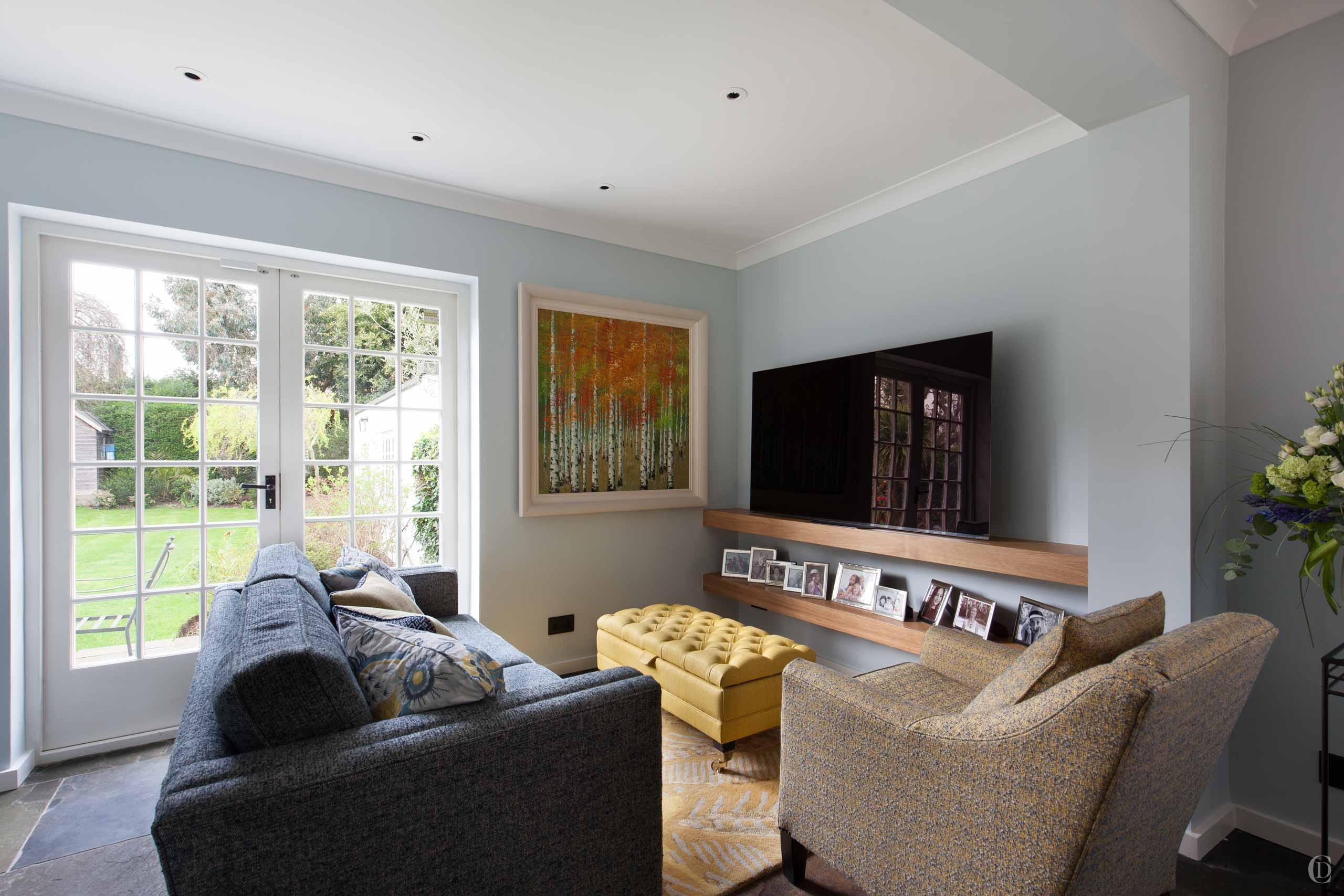 Detached Villa | Hampstead | Claudia Interiors Sitting Area | Door leading out into the garden | Garden Suburbs
