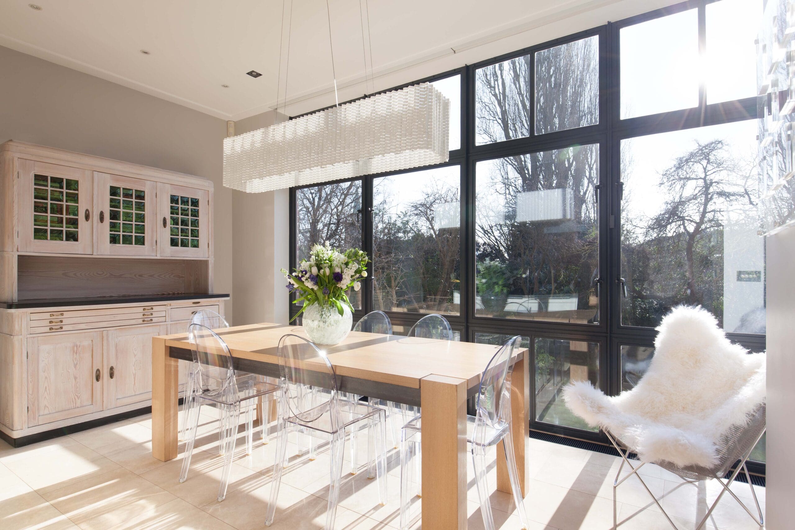 Claudia Dorsch Showroom41 The beauty of mixing antiques with modern furniture lies in the contrasts they create. This dynamic interplay between periods adds visual interest and energy to a room, transforming it from predictable to extraordinary.