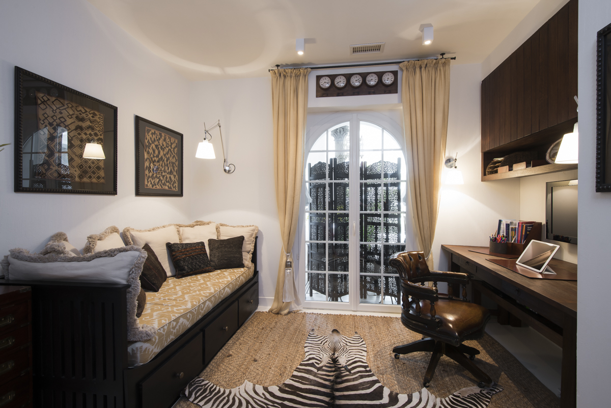 Power office at the beach